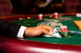 Antarmuka permainan Ceme Online di platform slot18 dengan dealer live